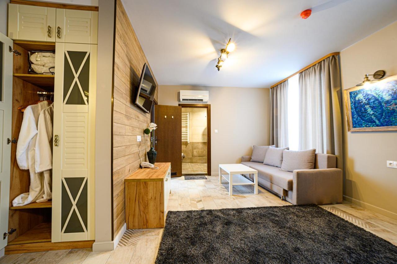 Antique Boutique Hotel パヴェル・バニャ エクステリア 写真