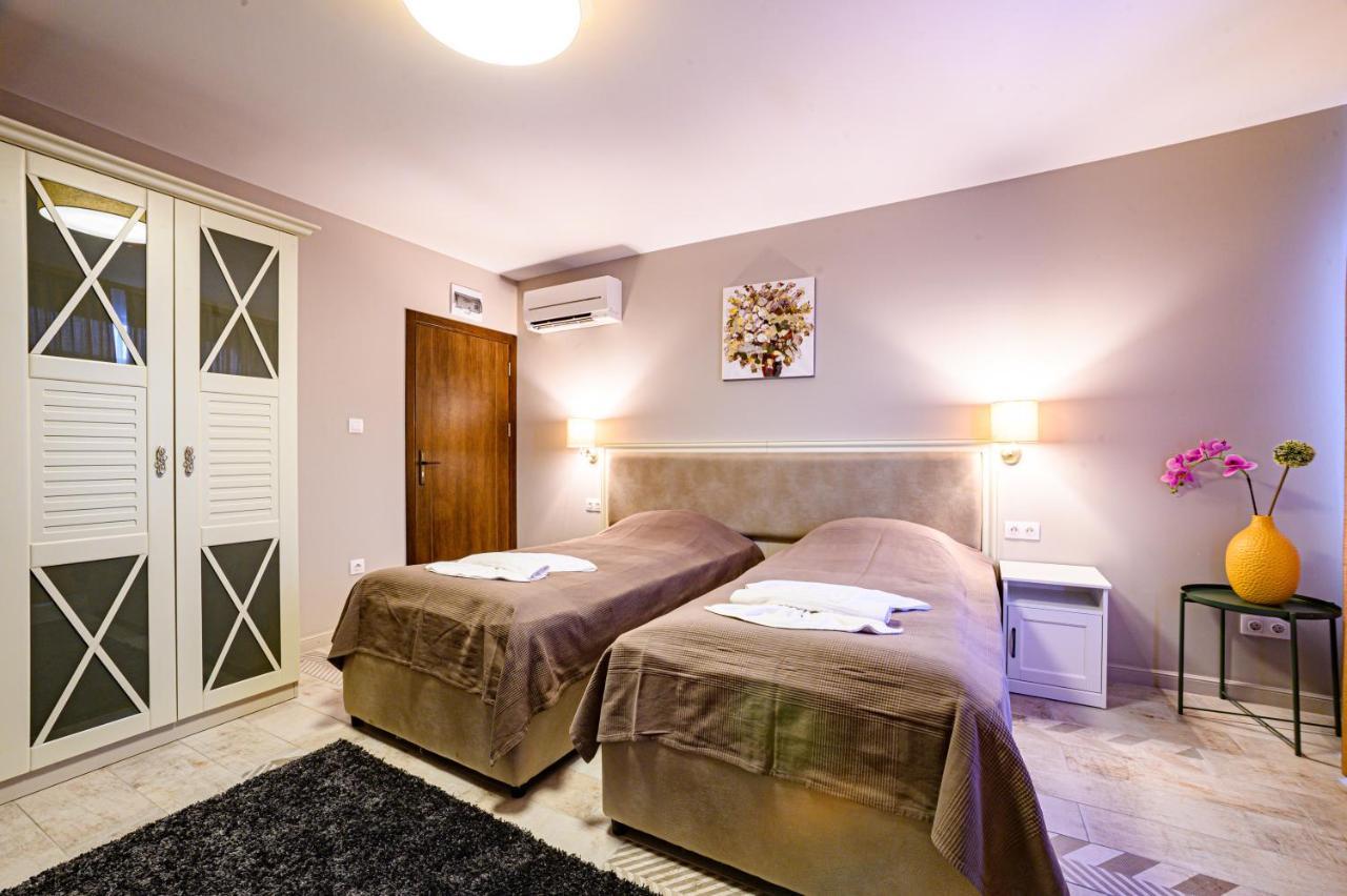 Antique Boutique Hotel パヴェル・バニャ エクステリア 写真
